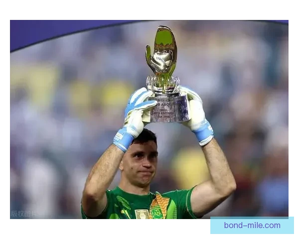 劳塔罗·马丁内斯荣获2024美洲杯金靴奖助力阿根廷再创辉煌